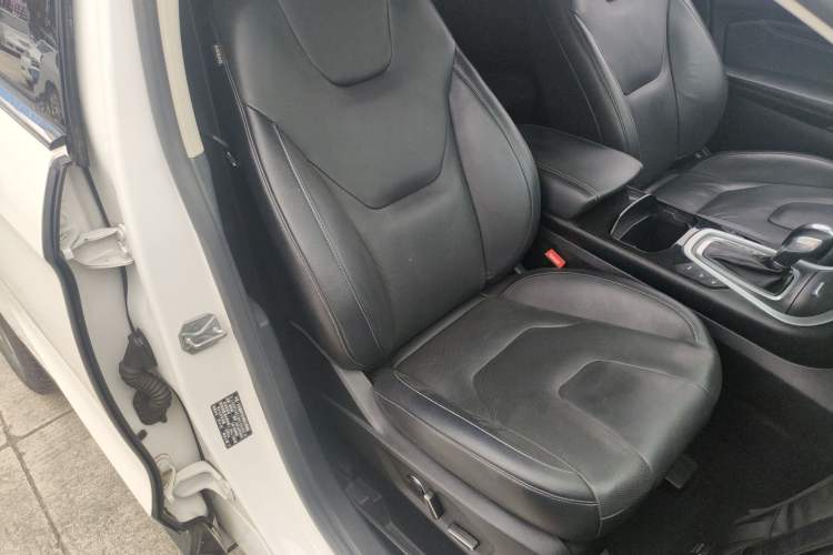 Used Ford Edge 2016 EcoBoost 245 Four-Wheel Drive Titanium 7-Seater Right Front Seat