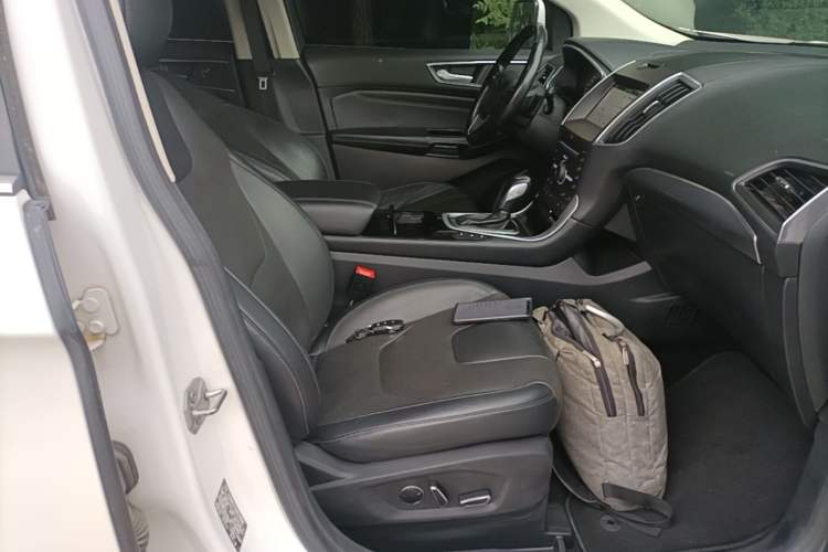 Used Ford Edge 2016 EcoBoost 245 Four-Wheel Drive Titanium 7-Seater Right Front Seat