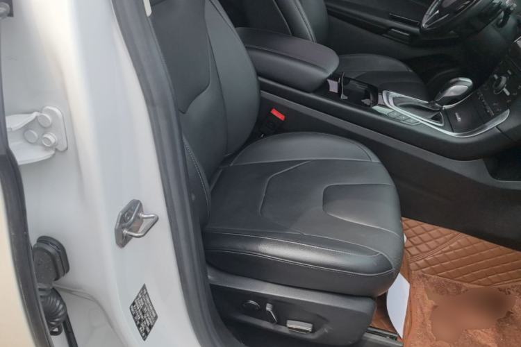 Used Ford Edge 2016 EcoBoost 245 Four-Wheel Drive Titanium 7-Seater Right Front Seat