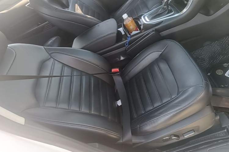 Used Ford Edge 2016 EcoBoost 245 Two-Wheel-Drive Titanium 7-Seater Right Front Seat