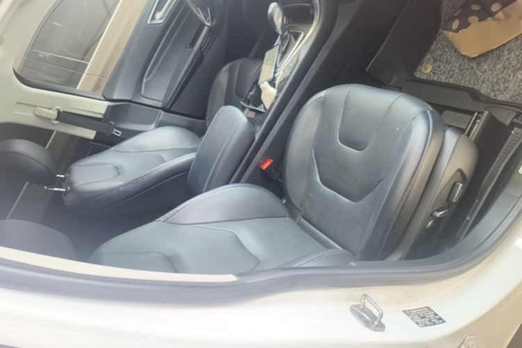Used Ford Edge 2016 EcoBoost 245 Four-Wheel Drive Titanium 7-Seater Right Front Seat