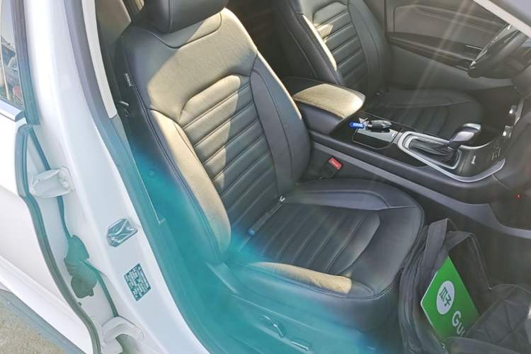 Used Ford Edge 2016 EcoBoost 245 Two-Wheel-Drive Titanium 7-Seater Right Front Seat