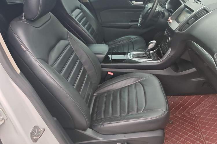 Used Ford Edge 2016 EcoBoost 245 Two-Wheel-Drive Titanium 7-Seater Right Front Seat