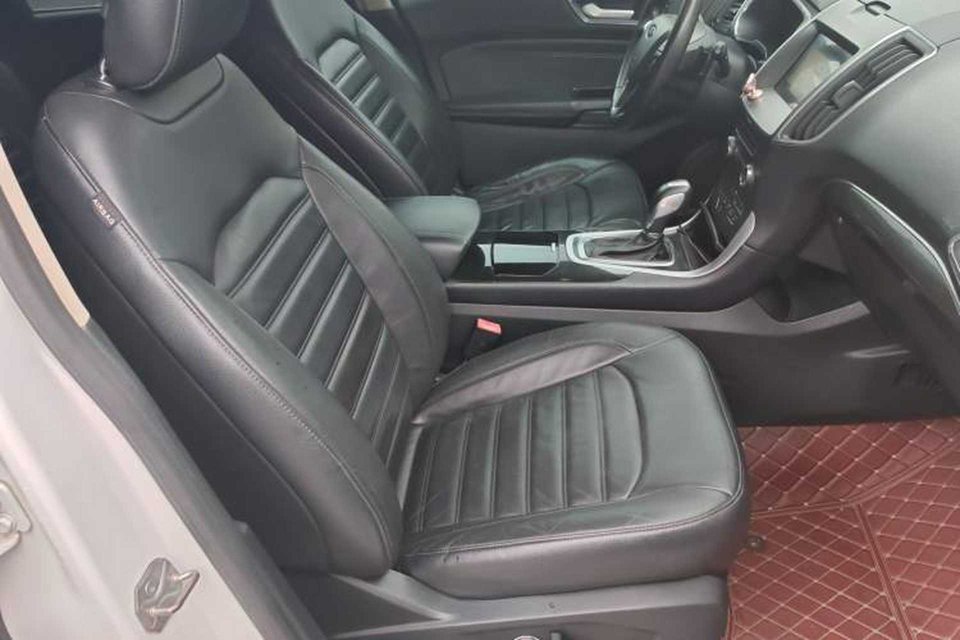 Used Ford Edge 2016 EcoBoost 245 Two-Wheel-Drive Titanium 7-Seater Right Front Seat