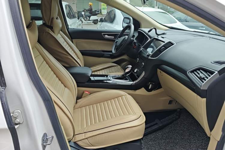 Used Ford Edge 2016 EcoBoost 245 Two-Wheel-Drive Titanium 5-Seater Right Front Seat
