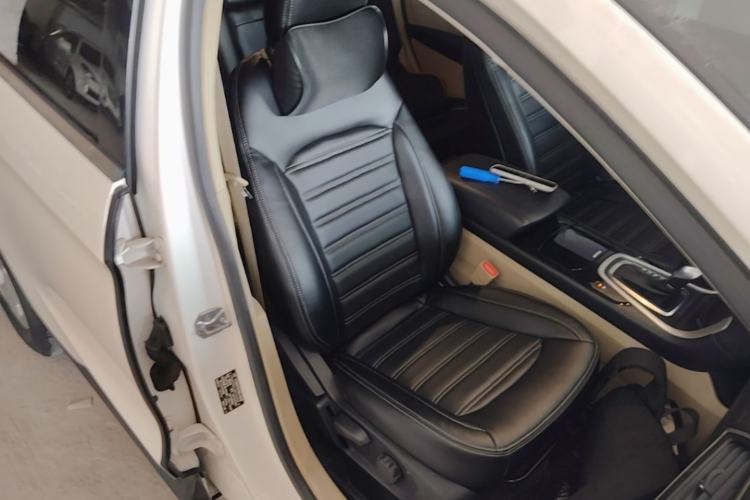Used Ford Edge 2016 EcoBoost 245 Two-Wheel-Drive Titanium 5-Seater Right Front Seat