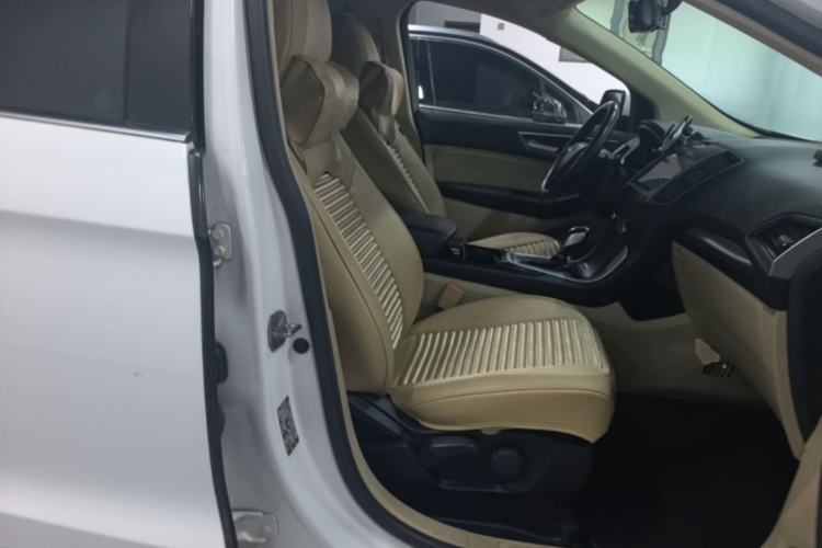 Used Ford Edge 2016 EcoBoost 245 Two-Wheel-Drive Titanium 5-Seater Right Front Seat