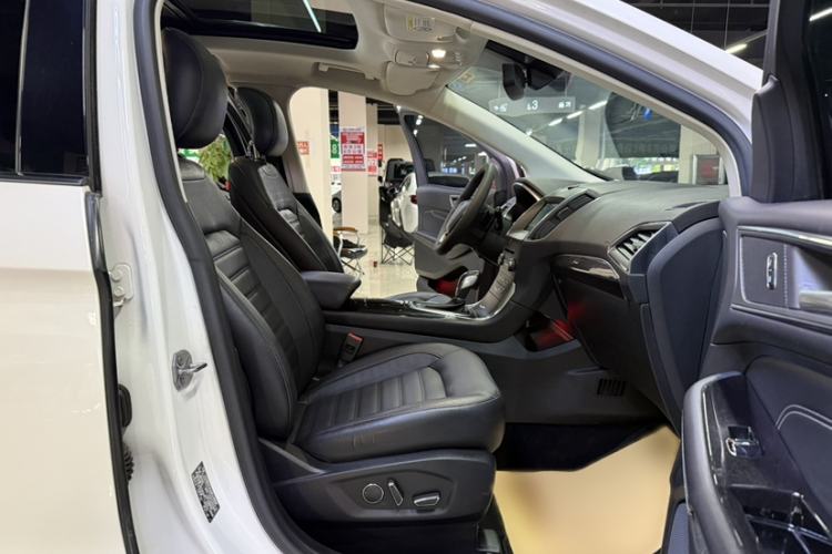 Used Ford Edge 2016 EcoBoost 245 Four-Wheel Drive Titanium Edition 7-Seater Right Front Seat