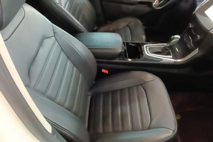 Used Ford Edge 2016 EcoBoost 245 Two-Wheel-Drive Titanium 7-Seater Right Front Seat