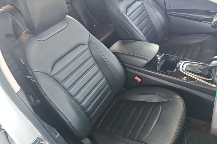 Used Ford Edge 2016 EcoBoost 245 Two-Wheel-Drive Titanium 7-Seater Right Front Seat