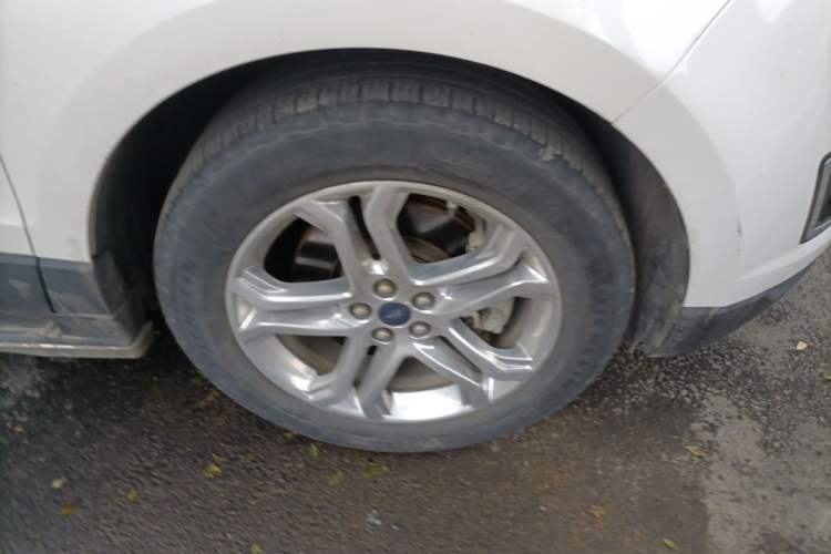 Used Ford Edge 2016 EcoBoost 245 Four-Wheel Drive Titanium Edition 7-Seater Right Front Wheel Hub