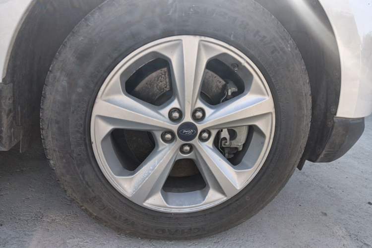 Used Ford Edge 2016 EcoBoost 245 Two-Wheel-Drive Titanium 5-Seater Right Front Wheel Hub