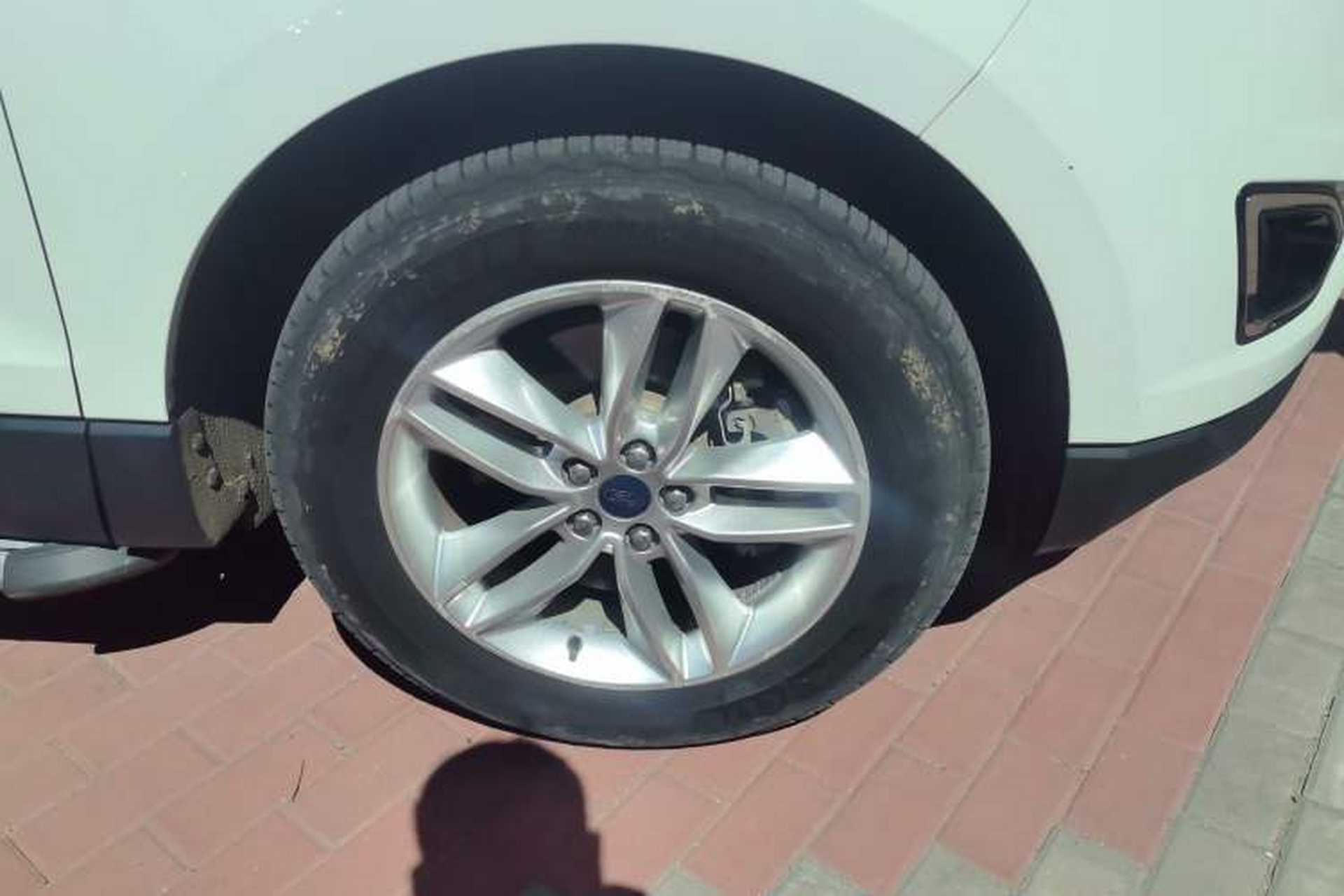 Used Ford Edge 2016 EcoBoost 245 Two-Wheel-Drive Platinum Edition 7-Seater Right Front Wheel Hub