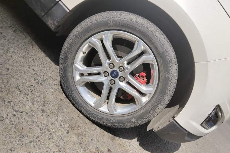 Used Ford Edge 2016 EcoBoost 245 Two-Wheel-Drive Titanium 7-Seater Right Front Wheel Hub