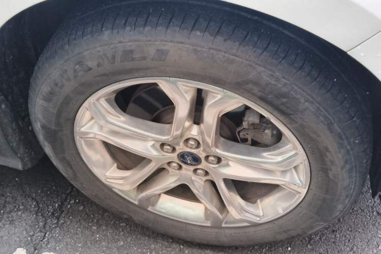Used Ford Edge 2016 EcoBoost 245 Four-Wheel Drive Titanium Edition 7-Seater Right Front Wheel Hub