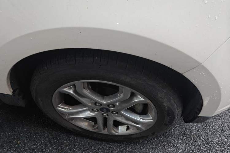 Used Ford Edge 2016 EcoBoost 245 Two-Wheel-Drive Titanium 7-Seater Right Front Wheel Hub