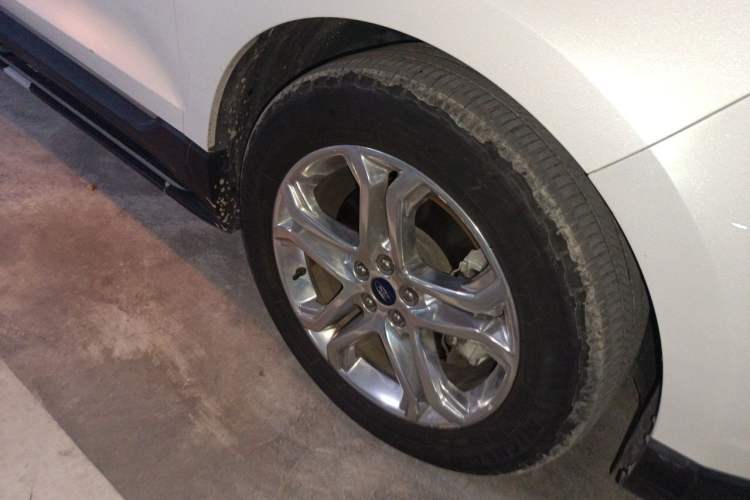 Used Ford Edge 2016 EcoBoost 245 Two-Wheel-Drive Titanium 7-Seater Right Front Wheel Hub