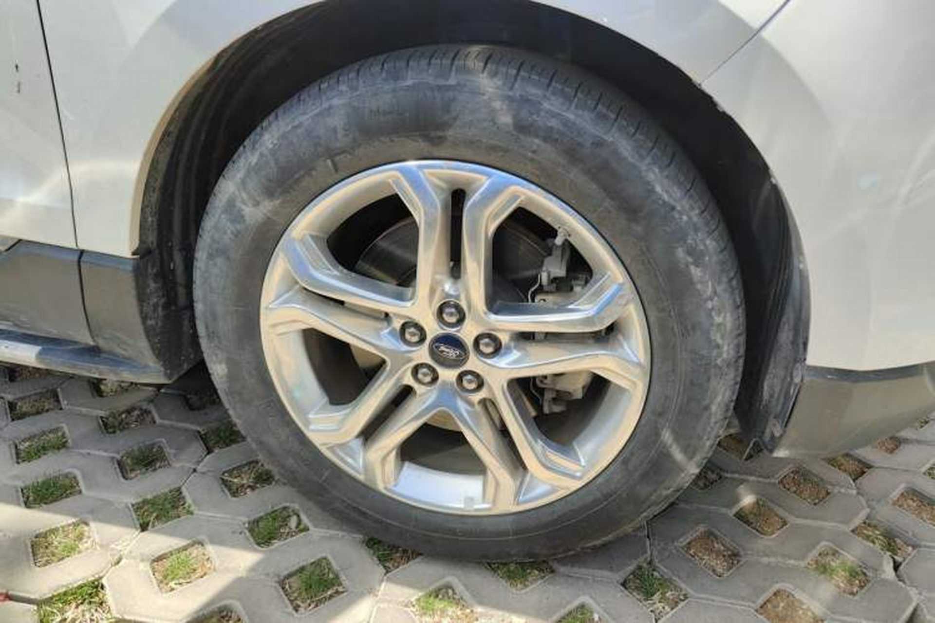 Used Ford Edge 2016 EcoBoost 245 Two-Wheel-Drive Titanium 7-Seater Right Front Wheel Hub