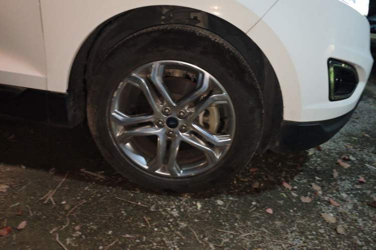 Used Ford Edge 2016 EcoBoost 245 Two-Wheel-Drive Titanium 7-Seater Right Front Wheel Hub