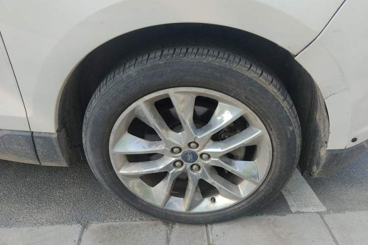 Used Ford Edge 2016 EcoBoost 245 Four-Wheel Drive Titanium 7-Seater Right Front Wheel Hub