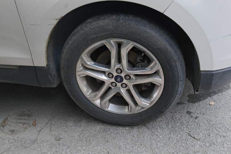 Used Ford Edge 2016 EcoBoost 245 Four-Wheel Drive Titanium Edition 7-Seater Right Front Wheel Hub