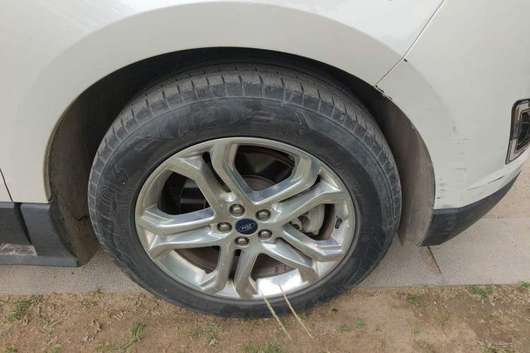 Used Ford Edge 2016 EcoBoost 245 Two-Wheel-Drive Titanium 7-Seater Right Front Wheel Hub