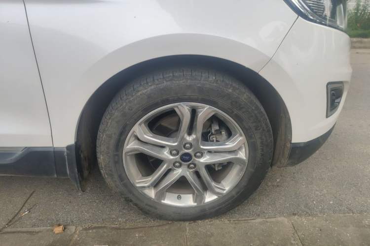 Used Ford Edge 2016 EcoBoost 245 Two-Wheel-Drive Titanium 7-Seater Right Front Wheel Hub