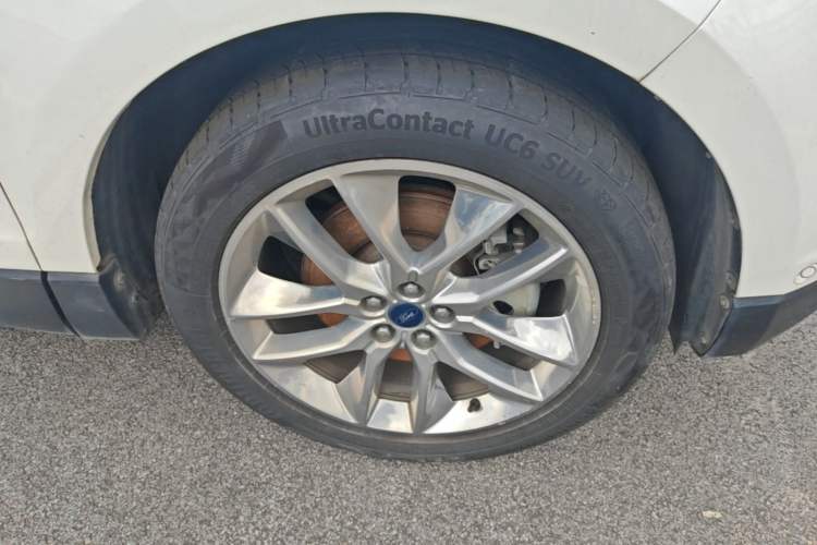 Used Ford Edge 2016 EcoBoost 245 Four-Wheel Drive Titanium 7-Seater Right Front Wheel Hub