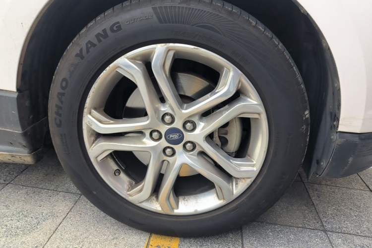 Used Ford Edge 2016 EcoBoost 245 Two-Wheel-Drive Titanium 7-Seater Right Front Wheel Hub