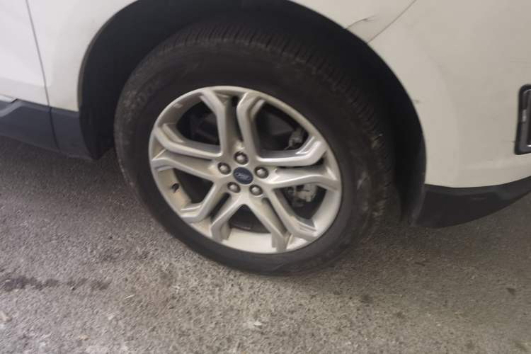 Used Ford Edge 2016 EcoBoost 245 Four-Wheel Drive Titanium Edition 7-Seater Right Front Wheel Hub