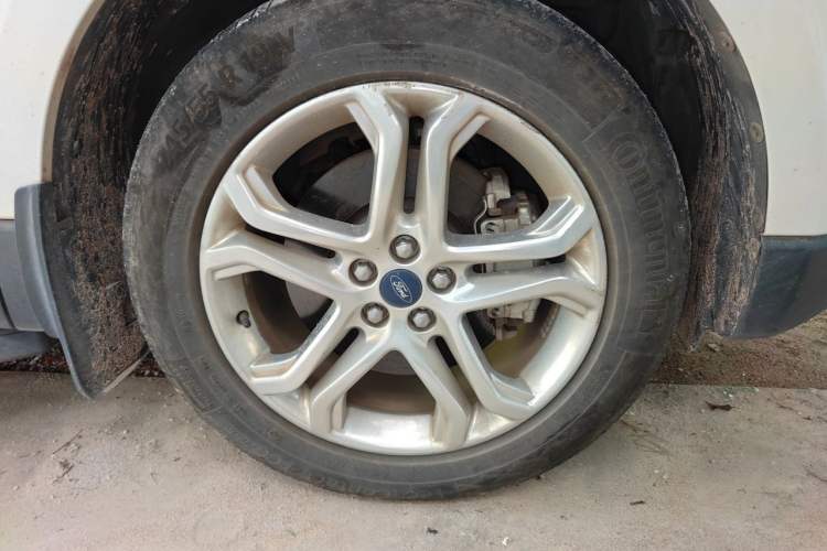 Used Ford Edge 2016 EcoBoost 245 Four-Wheel Drive Titanium Edition 7-Seater Right Front Wheel Hub