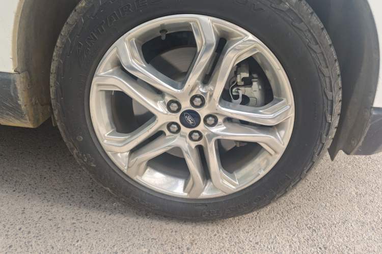 Used Ford Edge 2016 EcoBoost 245 Four-Wheel Drive Titanium Edition 7-Seater Right Front Wheel Hub