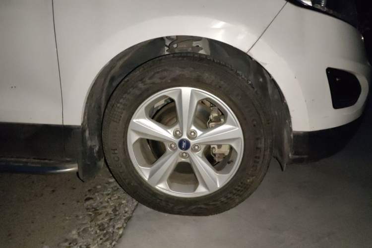 Used Ford Edge 2016 EcoBoost 245 Two-Wheel-Drive Titanium 5-Seater Right Front Wheel Hub