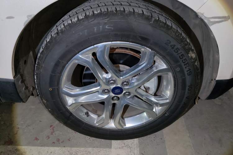 Used Ford Edge 2016 EcoBoost 245 Four-Wheel Drive Titanium Edition 7-Seater Right Front Wheel Hub