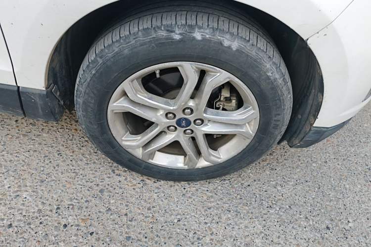 Used Ford Edge 2016 EcoBoost 245 Two-Wheel-Drive Titanium 7-Seater Right Front Wheel Hub