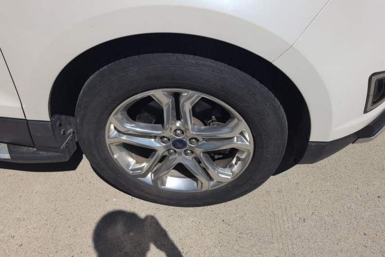Used Ford Edge 2016 EcoBoost 245 Four-Wheel Drive Titanium Edition 7-Seater Right Front Wheel Hub