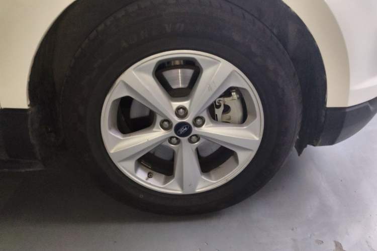 Used Ford Edge 2016 EcoBoost 245 Two-Wheel-Drive Titanium 5-Seater Right Front Wheel Hub