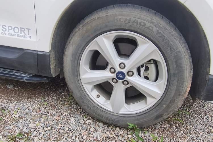 Used Ford Edge 2016 EcoBoost 245 Two-Wheel-Drive Titanium 5-Seater Right Front Wheel Hub