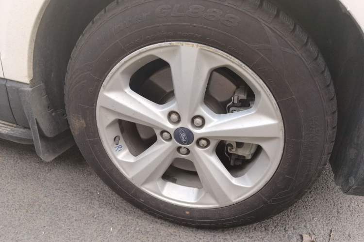 Used Ford Edge 2016 EcoBoost 245 Two-Wheel-Drive Titanium 5-Seater Right Front Wheel Hub