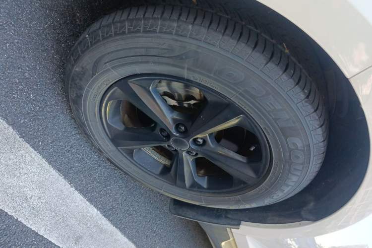 Used Ford Edge 2016 EcoBoost 245 Two-Wheel-Drive Titanium 5-Seater Right Front Wheel Hub