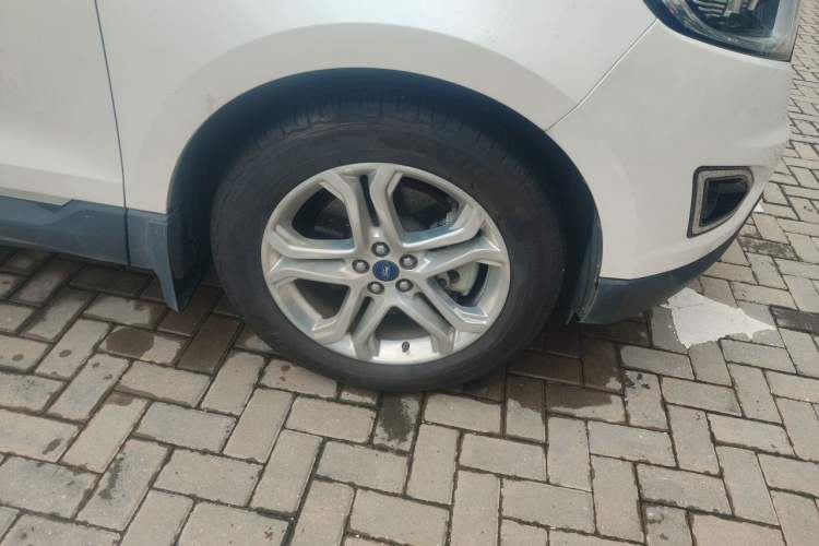 Used Ford Edge 2016 EcoBoost 245 Two-Wheel-Drive Titanium 7-Seater Right Front Wheel Hub