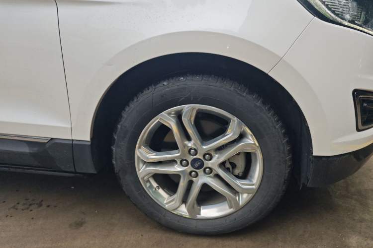 Used Ford Edge 2016 EcoBoost 245 Four-Wheel Drive Titanium Edition 7-Seater Right Front Wheel Hub