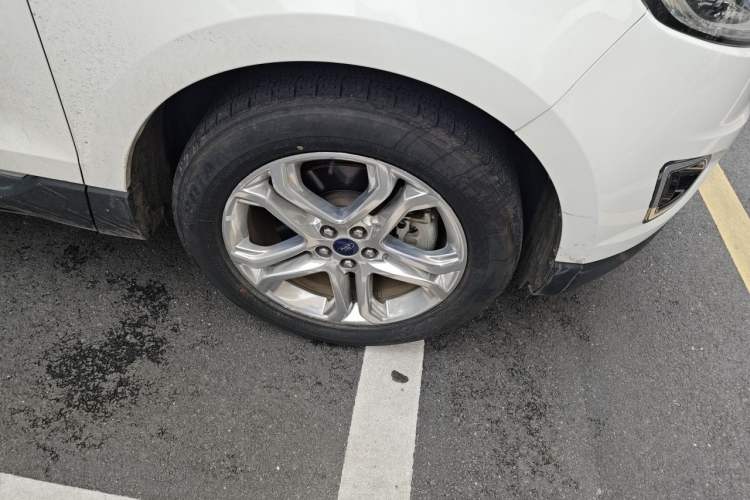 Used Ford Edge 2016 EcoBoost 245 Two-Wheel-Drive Titanium 7-Seater Right Front Wheel Hub