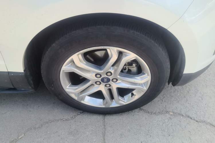 Used Ford Edge 2016 EcoBoost 245 Two-Wheel-Drive Titanium 7-Seater Right Front Wheel Hub