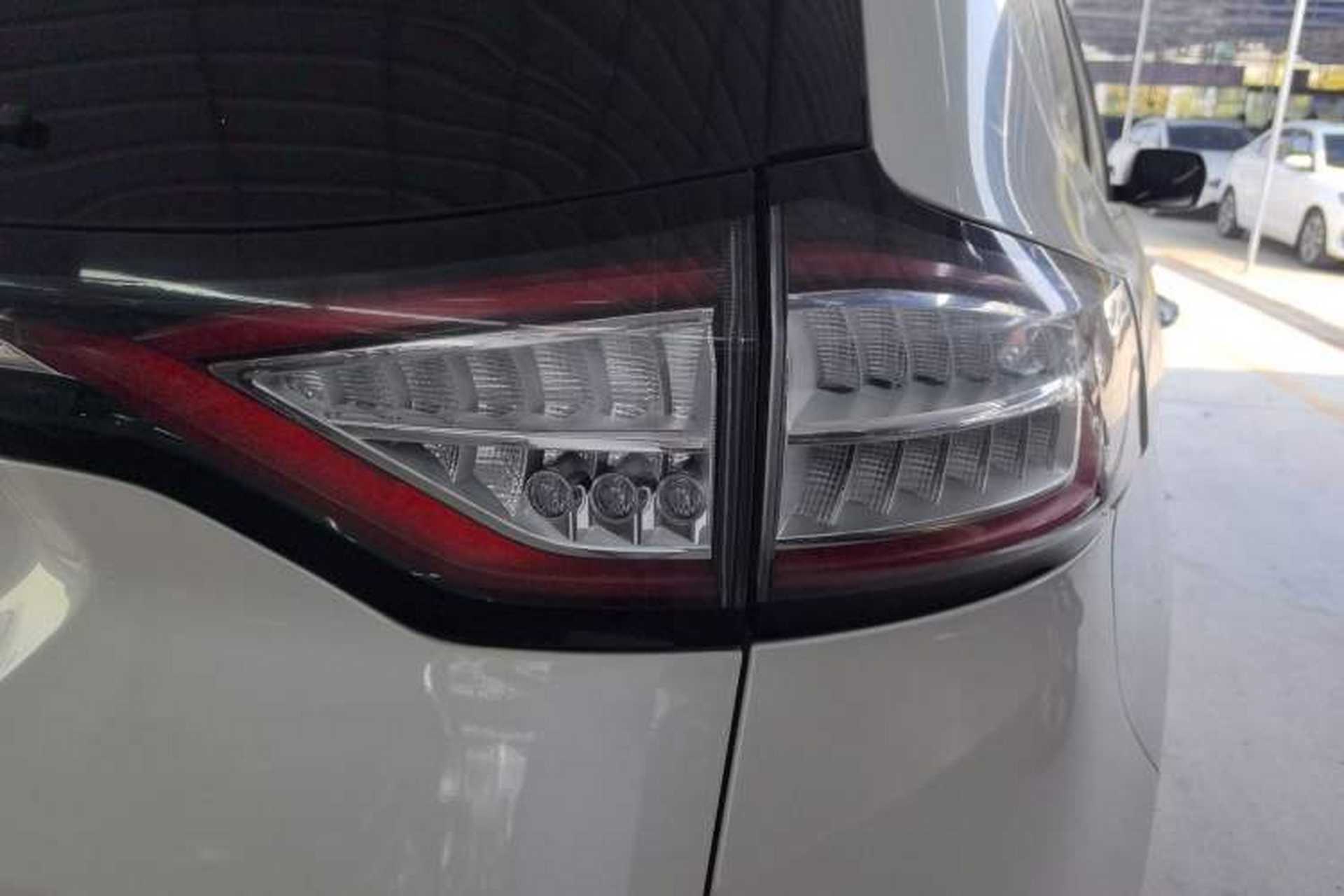 Used Ford Edge 2016 EcoBoost 245 Two-Wheel-Drive Titanium 7-Seater Right Rear Taillight
