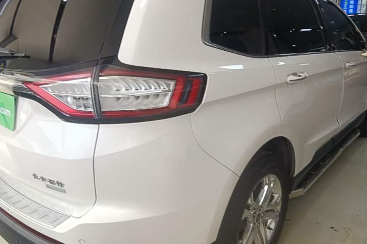 Used Ford Edge 2016 EcoBoost 245 Two-Wheel-Drive Titanium 7-Seater Right Rear Taillight