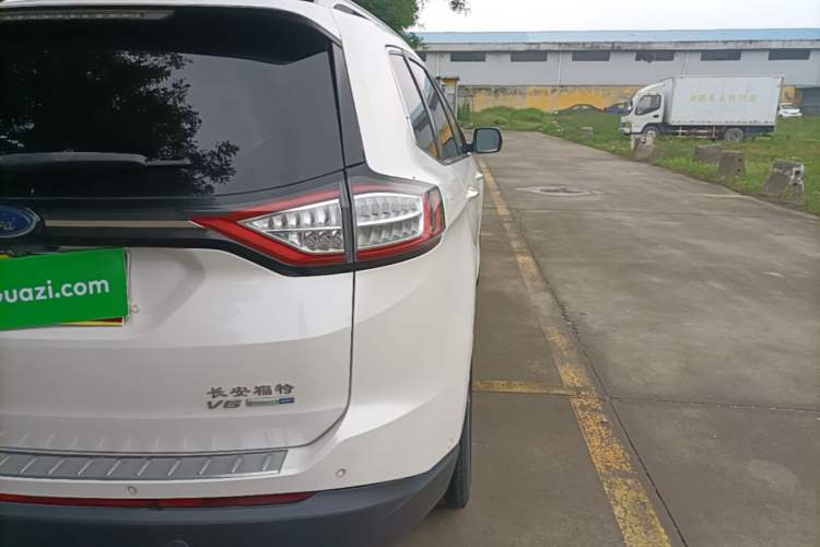 Used Ford Edge 2016 EcoBoost 245 Four-Wheel Drive Titanium 7-Seater Right Rear Taillight