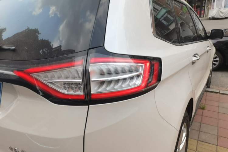 Used Ford Edge 2016 EcoBoost 245 Two-Wheel-Drive Titanium 7-Seater Right Rear Taillight