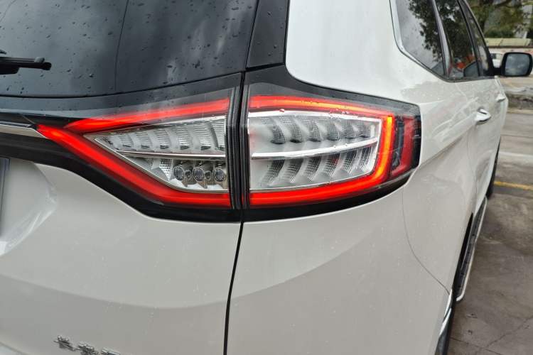 Used Ford Edge 2016 EcoBoost 245 Two-Wheel-Drive Titanium 7-Seater Right Rear Taillight