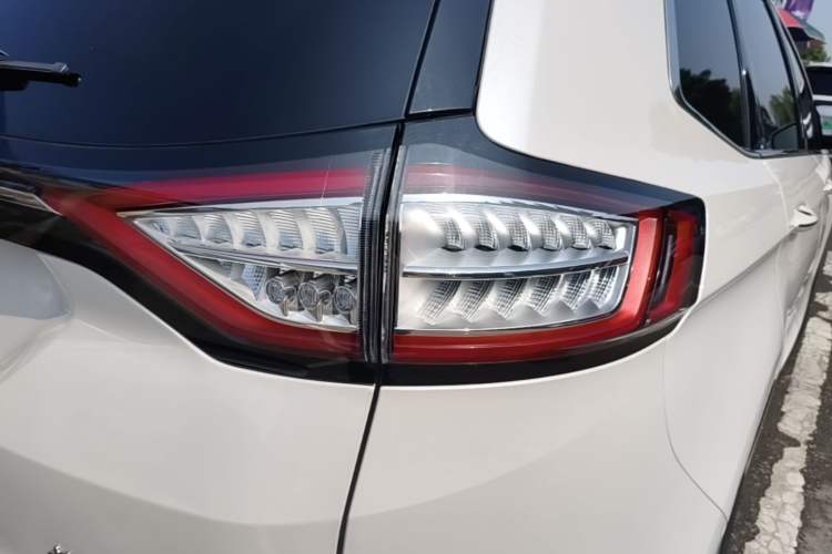 Used Ford Edge 2016 EcoBoost 245 Two-Wheel-Drive Titanium 7-Seater Right Rear Taillight